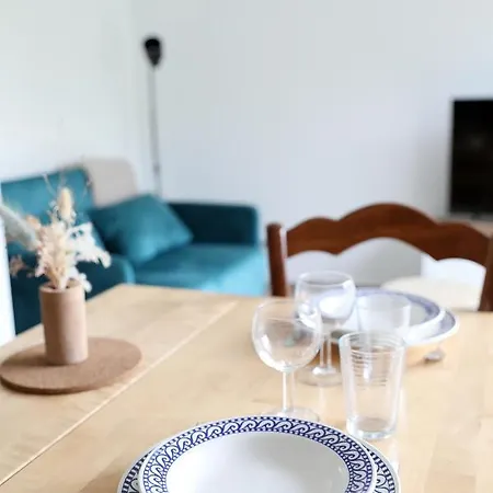 Les Amoureux De La Baie Favières